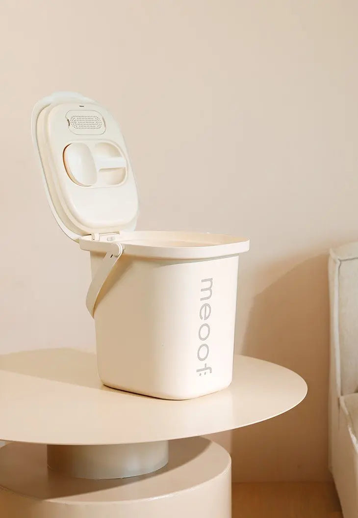 Smart Vacuum 13L Cream Pet Food Container-1