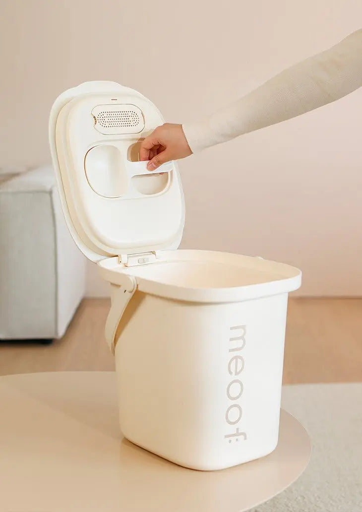 Smart Vacuum 13L Cream Pet Food Container-3