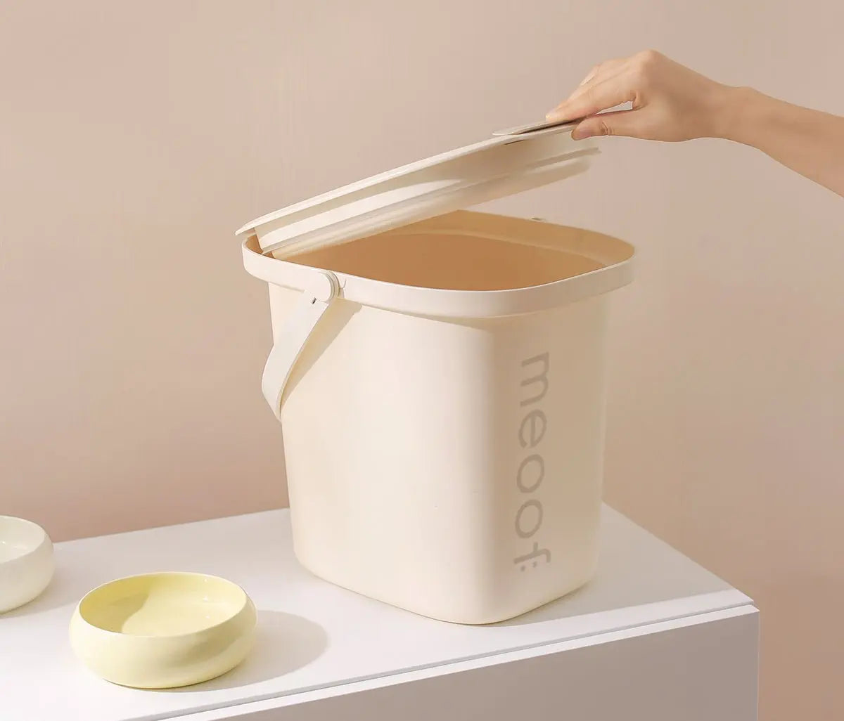 Smart Vacuum 13L Cream Pet Food Container-2